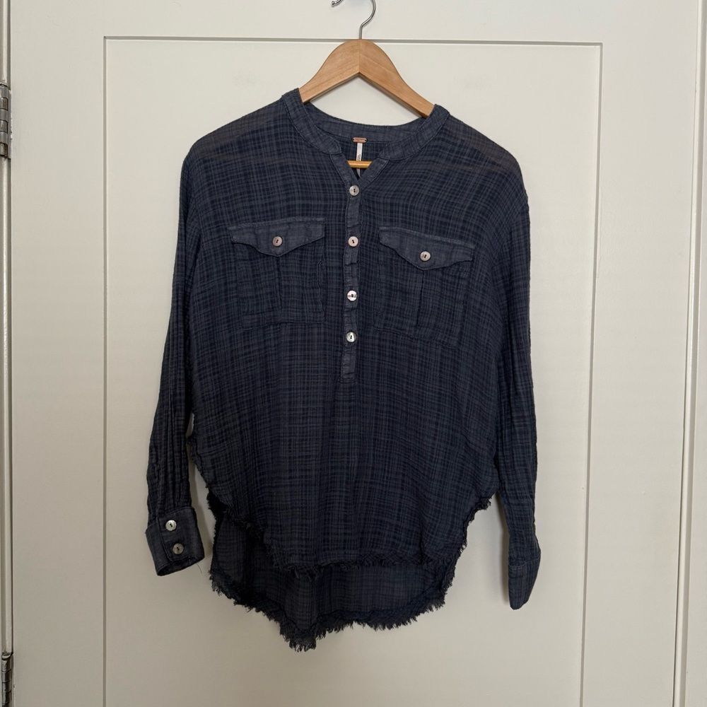 Free People Top Shirt Womens XS Blue 1/2 Button Long Sleeve Raw Hem Boho Hippie